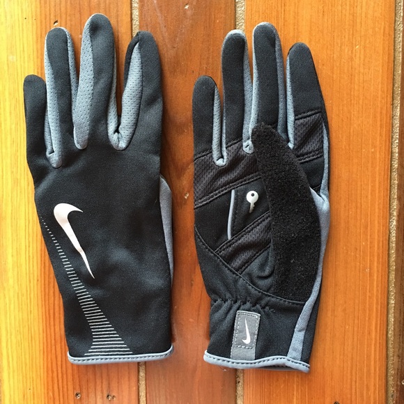 nike running gloves with key pocket
